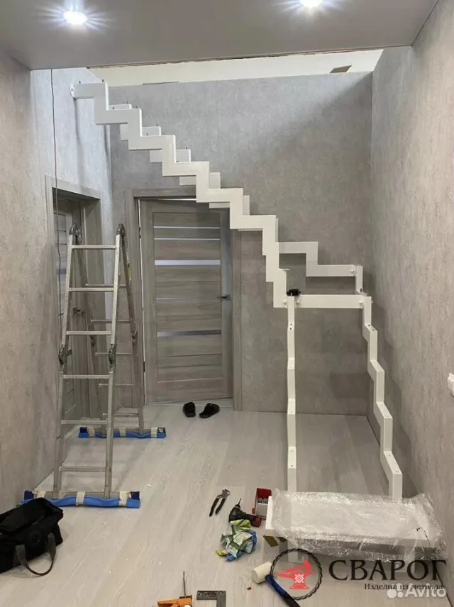 Каркас лестницы в дом на двух косоурах