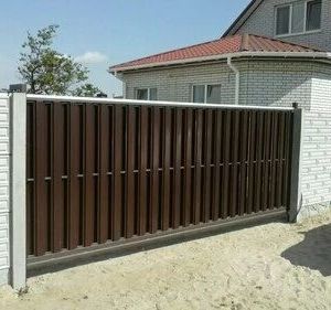 Откатные ворота из евро штакетника 5