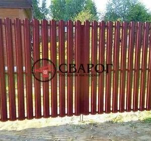 Распашные ворота из евро штакетника 4