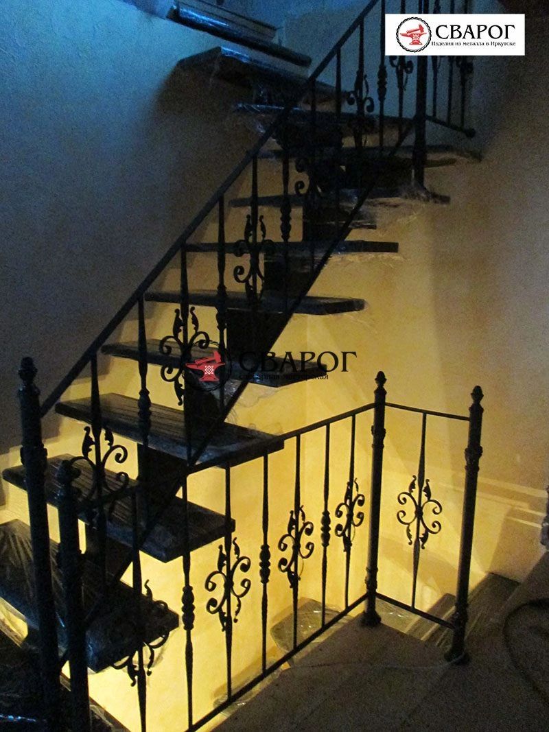 Лестница с кованым ограждением фото 1
