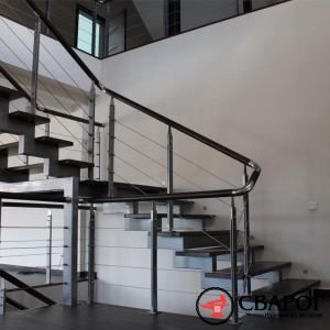 Простая лестница на двух ломанных косоурах фото4
