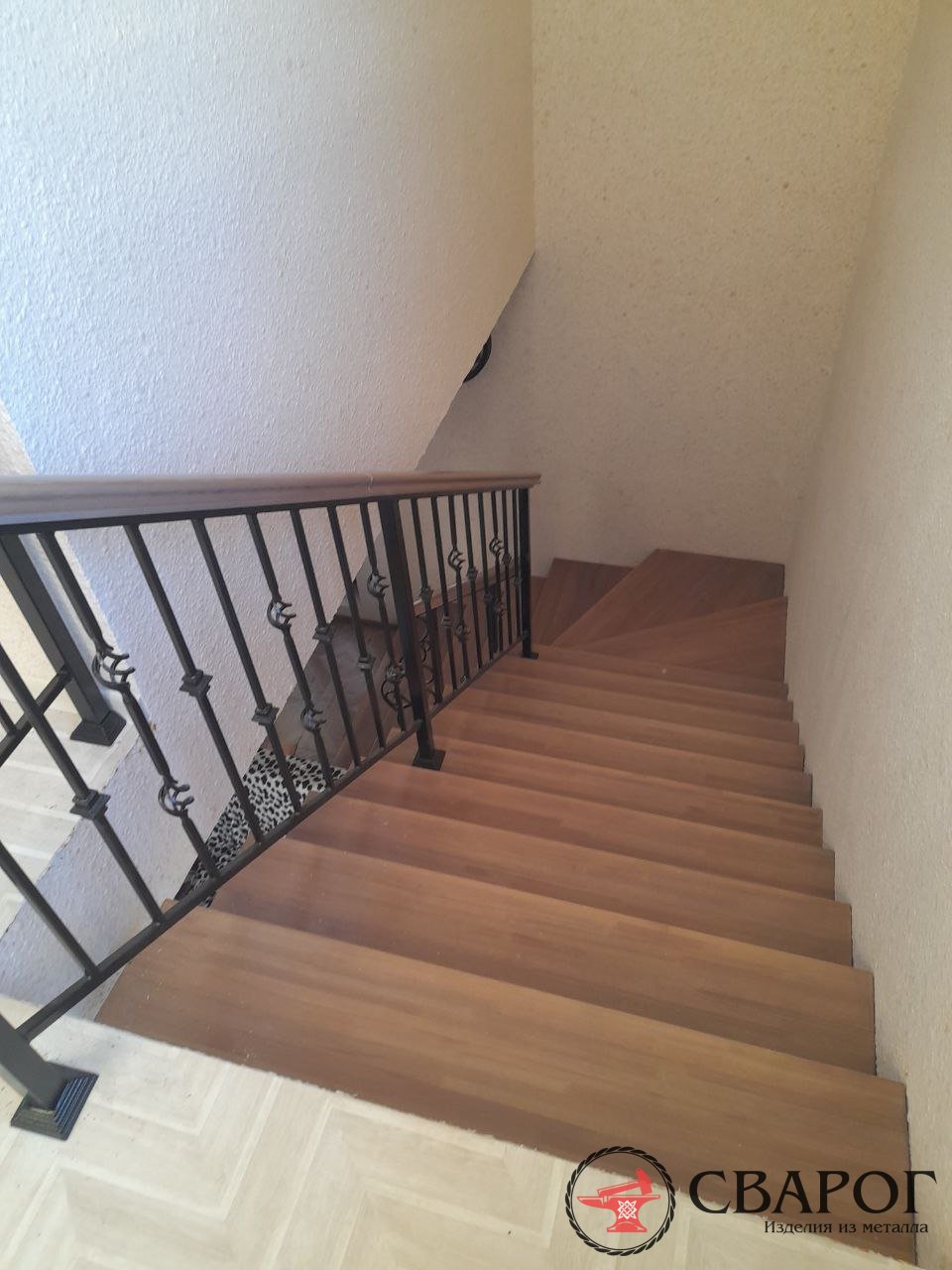 Лестница на 2 этаж — фото наших кованых перил. Красота, да и только