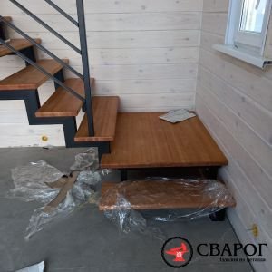 Строгая лестница с площадкой 2