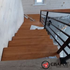 Строгая лестница с площадкой 4
