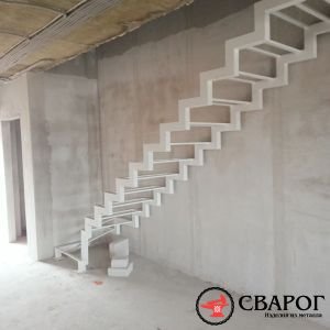 Каркас лестницы на двух косоурах с забежными ступенями 3