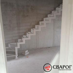 Каркас лестницы на двух косоурах с забежными ступенями 2