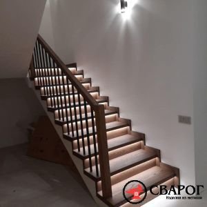 Двухмаршевая лестница Глазго с подсветкой