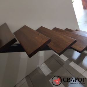 Интерьерная лестница Лидс на монокосоуре