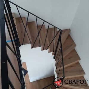 Лестница Сантана на бетонном основании