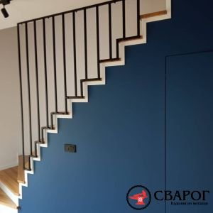Прямая лестница Лодзь на бетонном основании