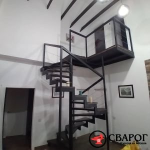 Винтовая лестница Ставангер с деревянными ступенями