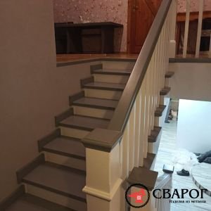 П-образная лестница Гаага с серыми ступенями фото3