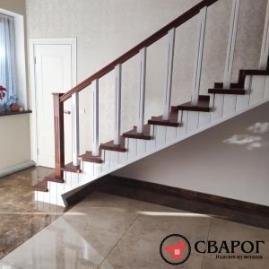П-образная лестница Руан с деревянными перилами фото3