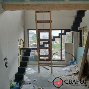 Металлическая лестница на ломанном монокосоуре из листа "Свег"фото14