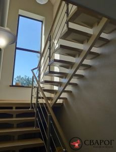 Лестница на монокосоуре с перилами из нержавейки"Тампере" фото1
