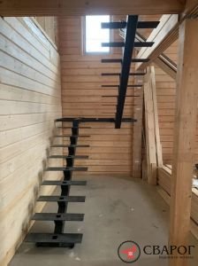 Металлокаркас лестницы на монокосоуре с площадкой фото4
