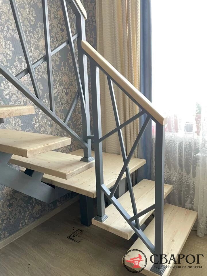 Поворотная лестница "Кьянти" на мансарду