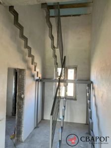 Лестница экономкласса на двух косоурах "Афон" фото2