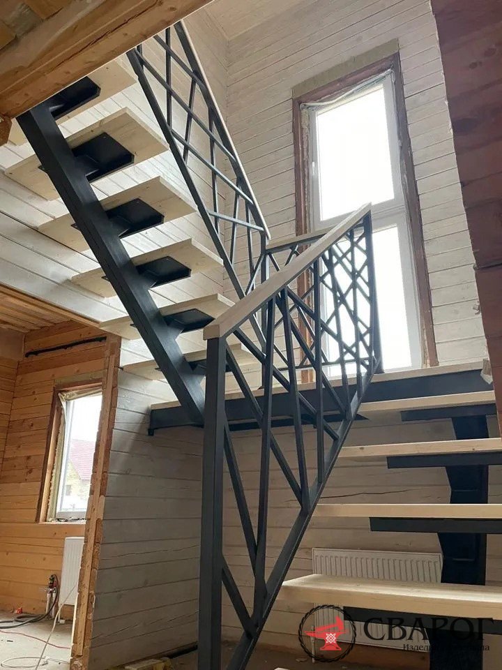 Лестница "Корк" на монокосоуре с перилами лофт фото3