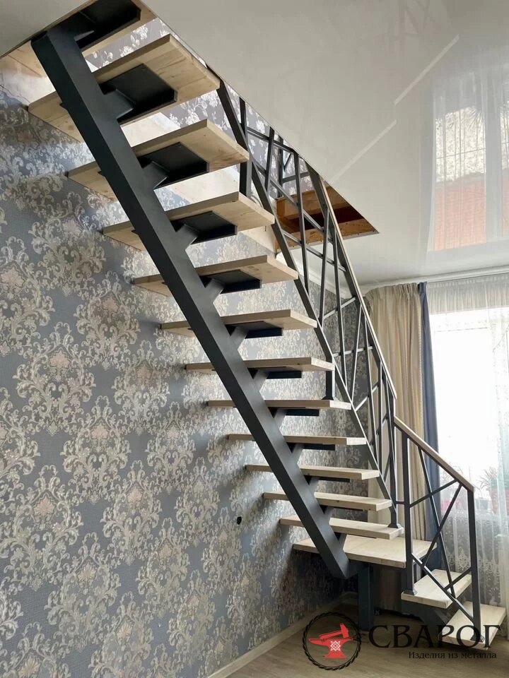 Поворотная лестница "Кьянти" на мансарду