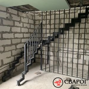 Каркас металлический для угловой лестницы фото2
