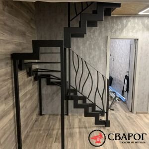 Каркас лестницы с забежными ступенями на косоуре фото1
