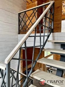 Лестница "Корк" на монокосоуре с перилами лофт фото1