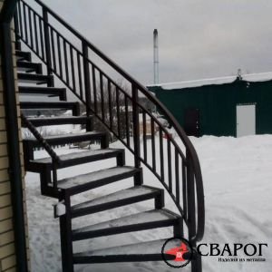 Уличная металлическая лестница на второй этаж фото4