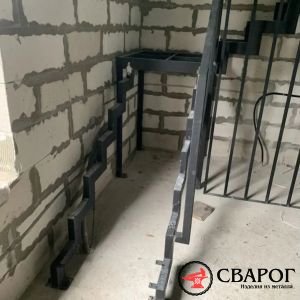 Каркас металлический для угловой лестницы фото3