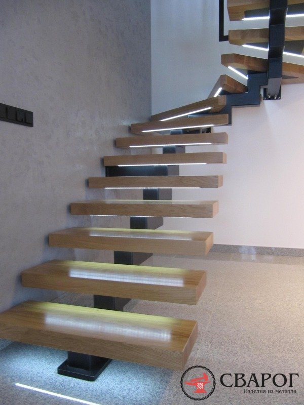 Металлическая лестница на монокосоуре с подсветкой "Олбия"фото10