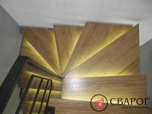 Металлическая лестница на монокосоуре с подсветкой "Олбия"фото12