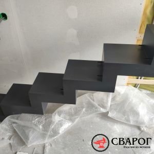 Металлическая лестница на ломанном монокосоуре из листа "Свег"фото3