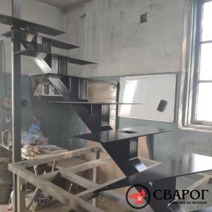 Каркас лестницы на монокосоуре с забежными ступенями фото7