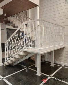 Белая декоративная лестница на мансарду"Сплит"фото2