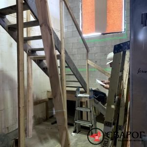 Широкая лестница нв монокосоуре без перил "Майнц"фото9