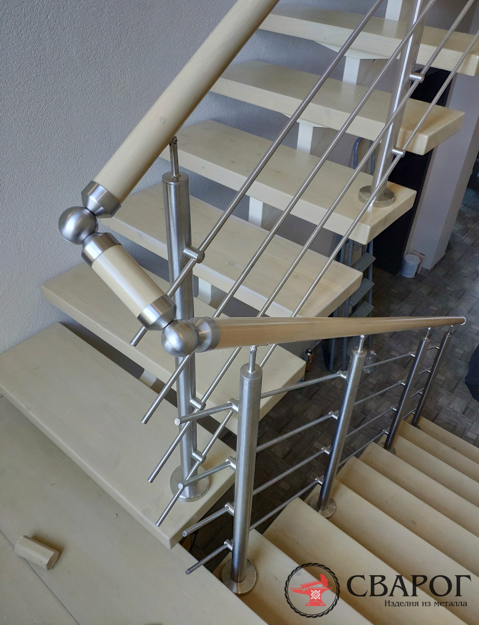 Лестница на монокосоуре с перилами из нержавейки"Тампере" фото2