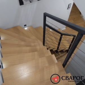 Лестница на двух косоурах с тросовами перилами "Котор" фото5
