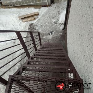 Уличная прямая лестница со ступенями ПВЛ фото3