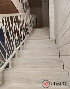 Белая декоративная лестница на мансарду"Сплит"фото3