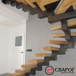 Металлическая лестница на монокосоуре с подсветкой "Олбия"фото2