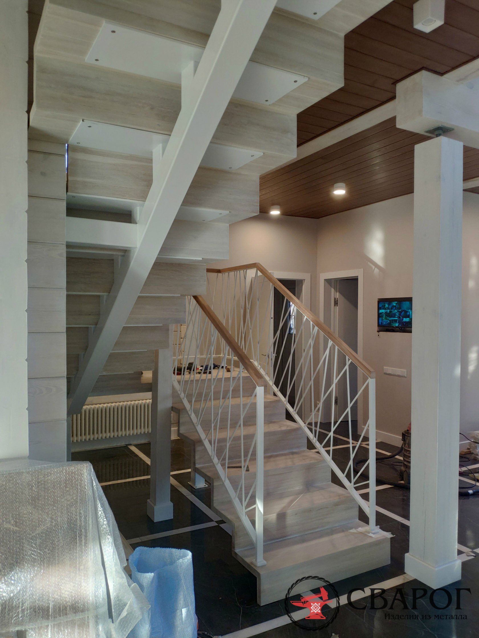 Белая декоративная лестница на мансарду"Сплит"фото4