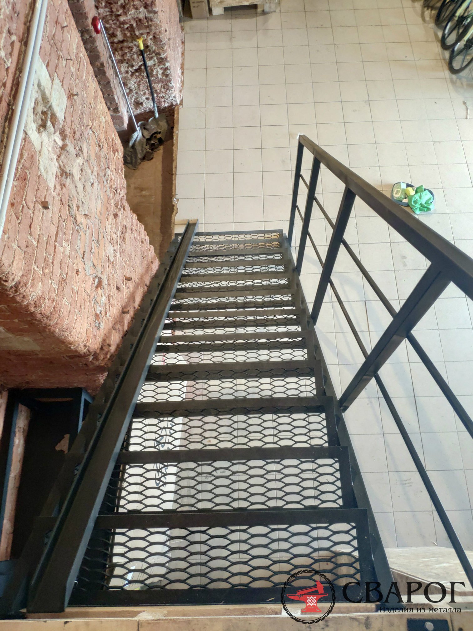 Прямая лестница на двух косоурах со ступенями ПВЛ "Биржай"фото5