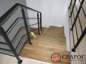 Металлическая лестница на монокосоуре с подсветкой "Олбия"фото4