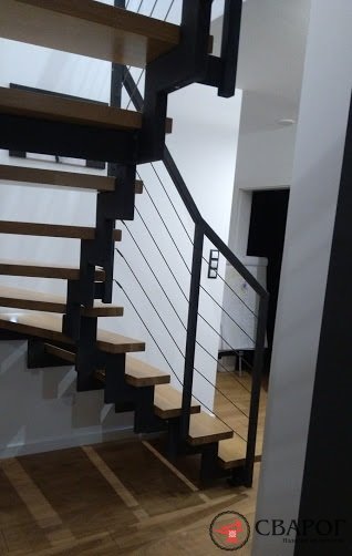 Лестница на двух косоурах с тросовами перилами "Котор" фото3