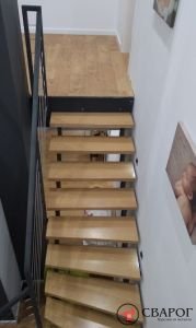Лестница на двух косоурах с тросовами перилами "Котор" фото2