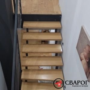 Лестница на двух косоурах с тросовами перилами "Котор" фото2
