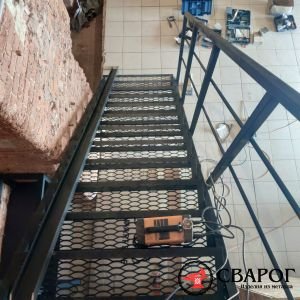 Прямая лестница на двух косоурах со ступенями ПВЛ "Биржай"фото3