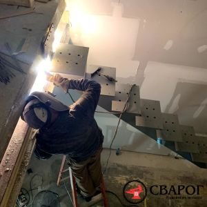 Широкая лестница нв монокосоуре без перил "Майнц"фото3