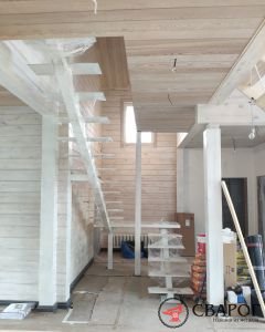 Белая декоративная лестница на мансарду"Сплит" фото5
